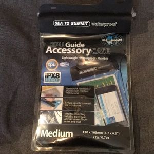 Waterproof accessory case
